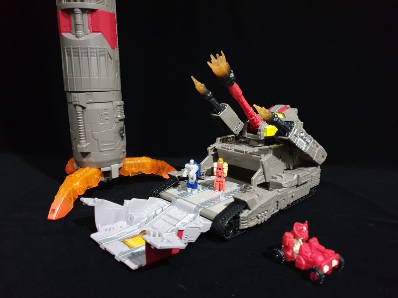 In Hand Images Wfc S29 Omega Supreme Bases  (17 of 17)